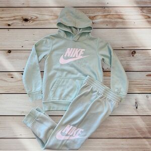 SOLD Nike Mint Green Hoodie and Sweatpants Set Girls Size 7